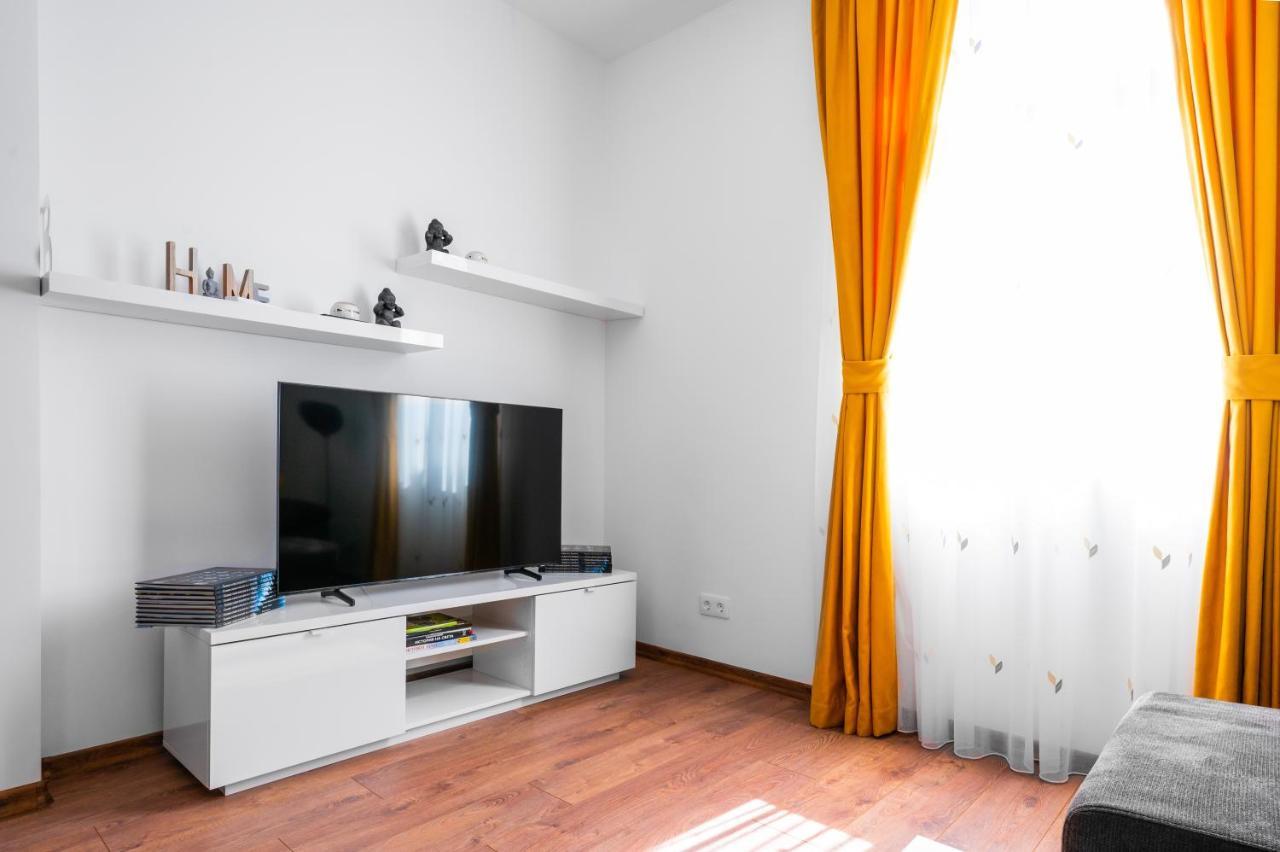 Modern Serenity ~ 1 Bd Flat In *