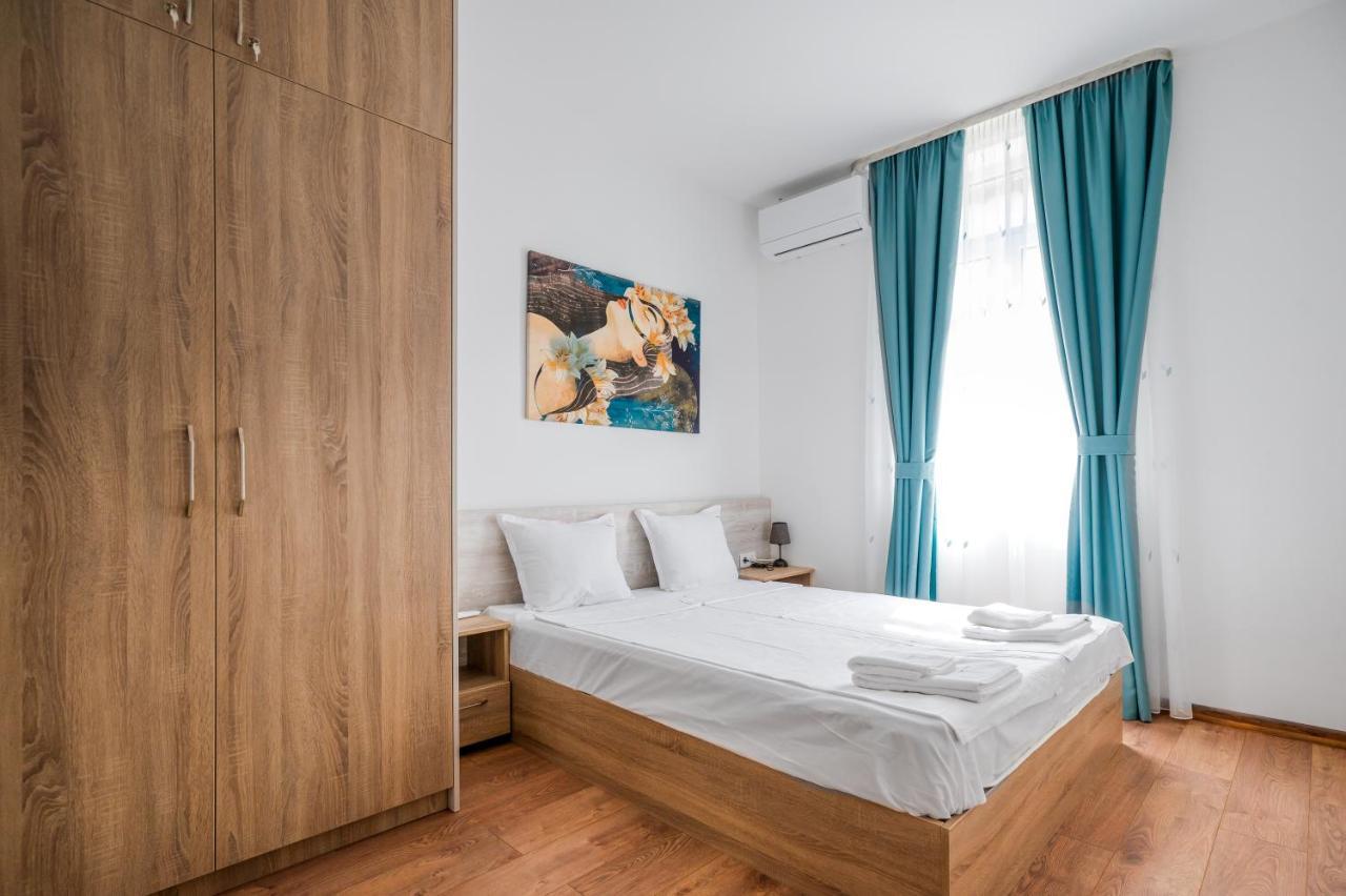 Modern Serenity ~ 1 Bd Flat In