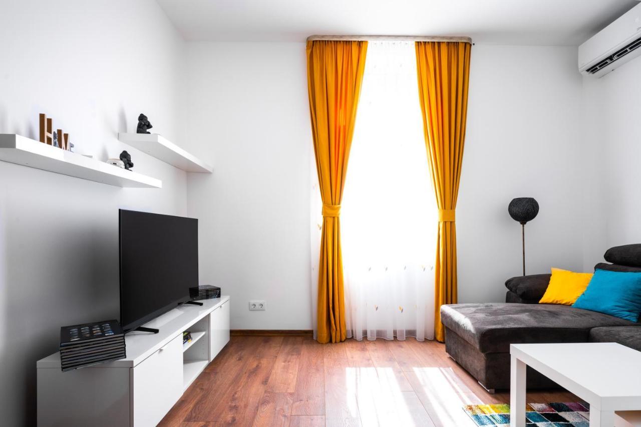 Modern Serenity ~ 1 Bd Flat In *